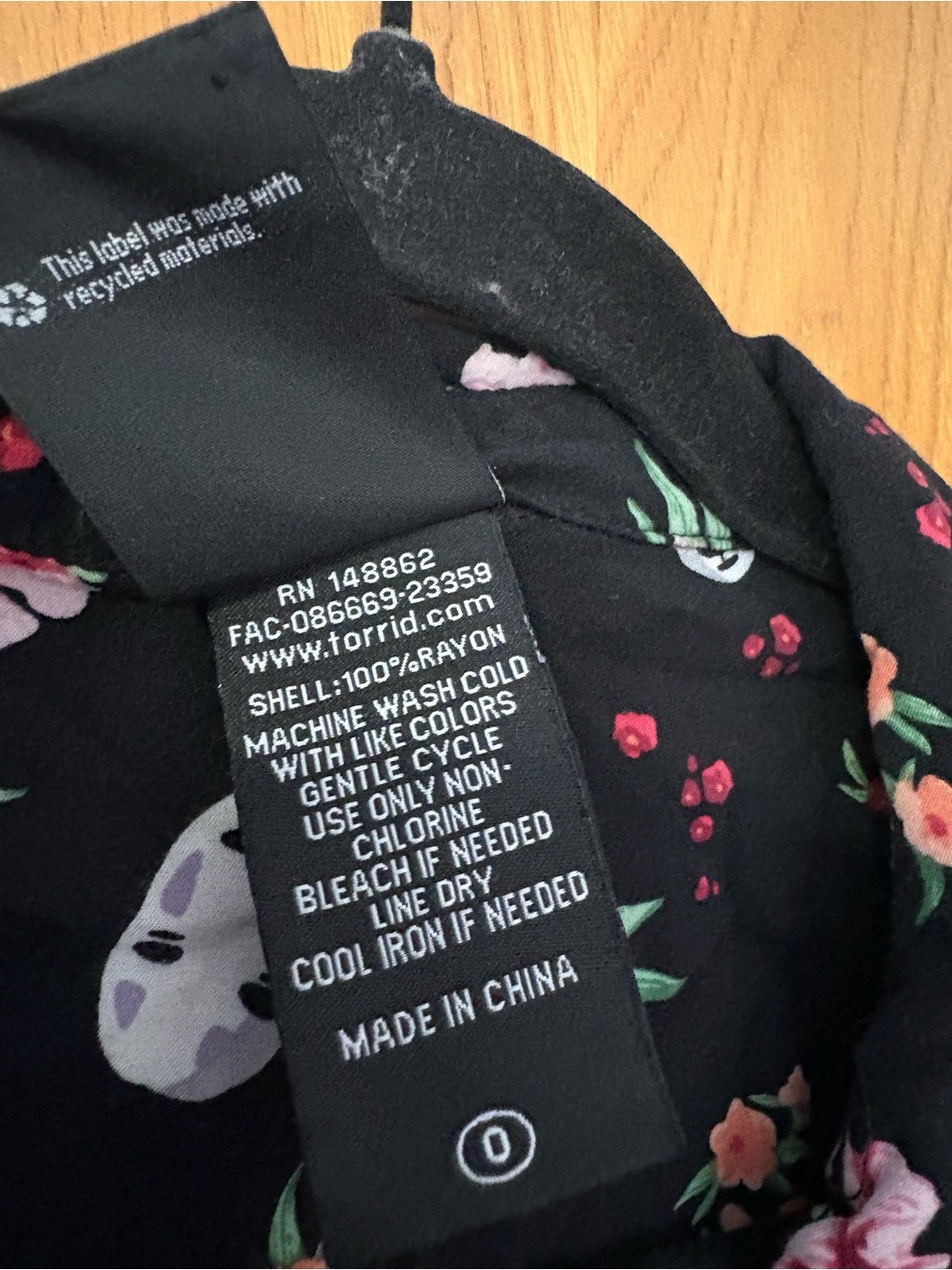 Torrid Her Universe Black Button-Down shirt with Pink Floral & White Mask 0X - Picture 3 of 7